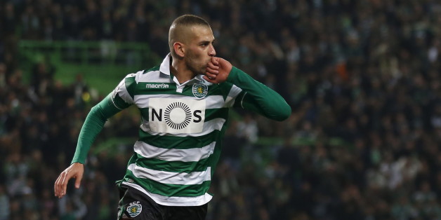 Football Soccer - Sporting v Porto - Portuguese Premier League - Alvalade, Lisbon, Portugal - 02/01/16. Sporting's Islam Slimani celebrates his goal against Porto. REUTERS/Rafael Marchante