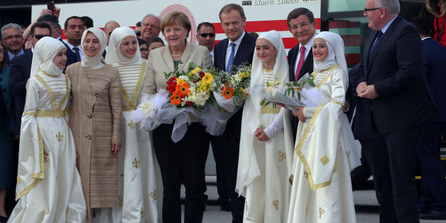 Angela Merkel mit EU-Ratspräsident Donald Tusk und dem türkischen Ministerpräsidenten Ahmet Davutoglu