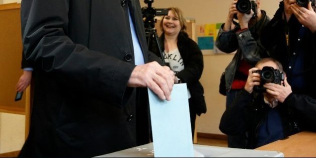 Vote du candidat écologiste Alexander Van der Bellen le 24 avril 2016 à Vienne, en Autriche