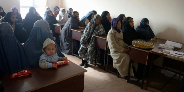 Des Afghanes assistent à un exposé sur des méthodes de contraception proposées par l'ONG britannique Marie Stopes International, le 19 mars 2016 à Mazar-i-Sharif