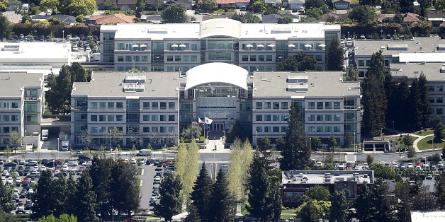 Apple's headquarters on Infinity Loop is seen in Cupertino, California in this aerial photo taken April 6, 2016. REUTERS/Noah Berger/File photo