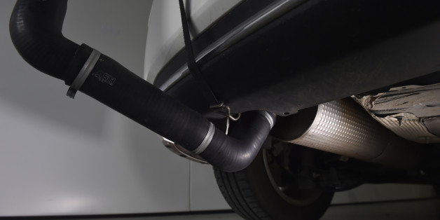 Emissions testing takes place on a vehicle at 'Emissions Analytics' in west London, Britain, 11 March, 2016. The company is an independent commercial test house using Portable Emissions Measurement Systems (PEMS) to measure real-world fuel economy and on-road emissions. REUTERS/Hannah McKay