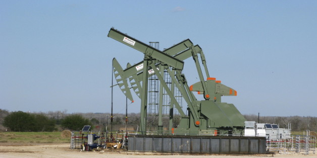 A pump jack stands idle in Dewitt County, Texas January 13, 2016. Across oil fields from Texas to North Dakota fears are growing that crude's plunge below $30 a barrel is more than just another market milestone and marks a countdown to an endgame for many shale producers that so far have braved the 18-month downturn. Picture taken on January 13, 2016. REUTERS/Anna Driver