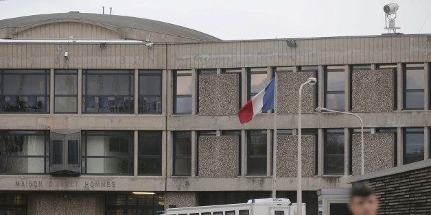 Salah Abdeslam à la fois sifflé et applaudi à son arrivée en prison