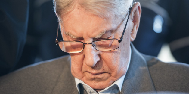 Defendant Reinhold Hanning, a 94-year-old former guard at Auschwitz death camp, arrives for the continuation of his trial in Detmold, Germany, April 29, 2016. REUTERS/Bernd Thissen/Pool