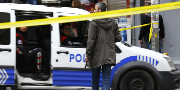Police secure the area following a suicide bombing in a major shopping and tourist district in central Istanbul March 19, 2016. REUTERS/Murad Sezer