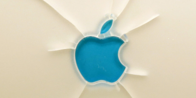A broken Apple logo is seen on a Machintosh Powerbook 190 during the "History of Computers" exhibition in Sarajevo November 30, 2013. 110 computers from the 1970s to 2008 are displayed during the exhibition, ahead of the opening of the Sarajevo museum of old computers. REUTERS/Dado Ruvic (BOSNIA AND HERZEGOVINA - Tags: SCIENCE TECHNOLOGY SOCIETY BUSINESS LOGO)