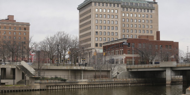 The Flint River is seen flowing thru downtown in Flint, Michigan, December 16, 2015. REUTERS/Rebecca Cook