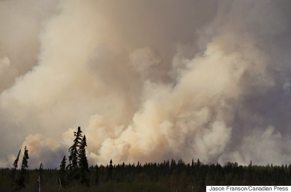 Fort McMurray Fire: Huge Convoy Moves Thousands From Oilsands Sites ...