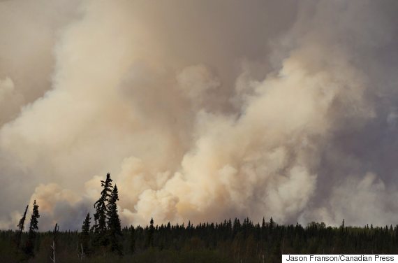 Fort Mcmurray Fire: Huge Convoy Moves Thousands From Oilsands Sites 