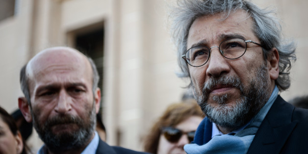 Turkish opposition Cumhuriyet daily's editor-in-chief Can Dundar (R) and Ankara bureau chief Erdem Gul (L) speak to media as they arrive at the Istanbul courthouse for their trial on April 1, 2016.
Cumhuriyet daily's editor-in-chief Can Dundar and Ankara bureau chief Erdem Gul face possible life terms on spying charges over a news report accusing President Recep Tayyip Erdogan's government of seeking to illicitly deliver arms bound for neighbouring Syria. / AFP / OZAN KOSE (Photo credit should read OZAN KOSE/AFP/Getty Images)