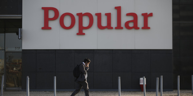 A man walks next to Banco Popular headquarter in Lisbon, Portugal, March 17, 2016. REUTERS/Rafael Marchante