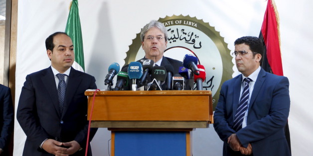 A member of the Presidential Council of Government of National Accord, Ahmed Maiteeq (L) and Italian Foreign Minister Paolo Gentiloni (C) hold a joint news conference in Tripoli, Libya, April 12, 2016. REUTERS/Ismail Zitouny