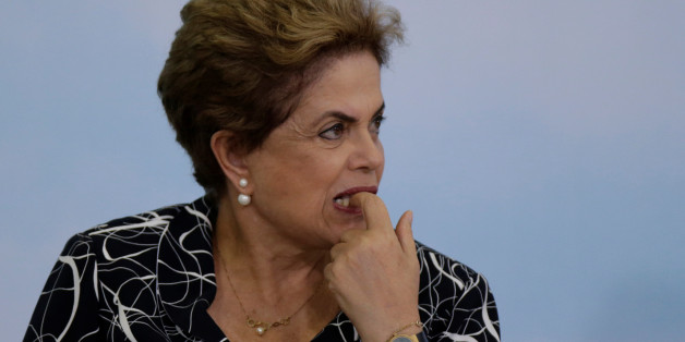 La présidente brésilienne Dilma Rousseff échappe pour l'instant à l'ouverture d'une procédure de destitution.