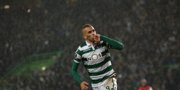 Football Soccer - Sporting v Braga - Portuguese Premier League - Alvalade, Lisbon, Portugal - 10/01/16 Sporting's Islam Slimani celebrates his goal against Braga. REUTERS/Rafael Marchante