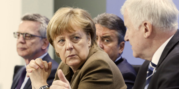 Kanzlerin Angela Merkel (l.) und CSU-Chef Horst Seehofer: Ein Zeitungsinterview könnte für neuen Ärger in der Union sorgen (Archivbild)