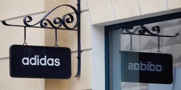 Adidas gibt seinen Mitarbeitern frei, damit sie zu Flüchtlingshelfern werden können.