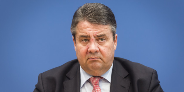 SPD-Chef Sigmar Gabriel wird von Björn Engholm zum Richtungswechsel aufgefordert