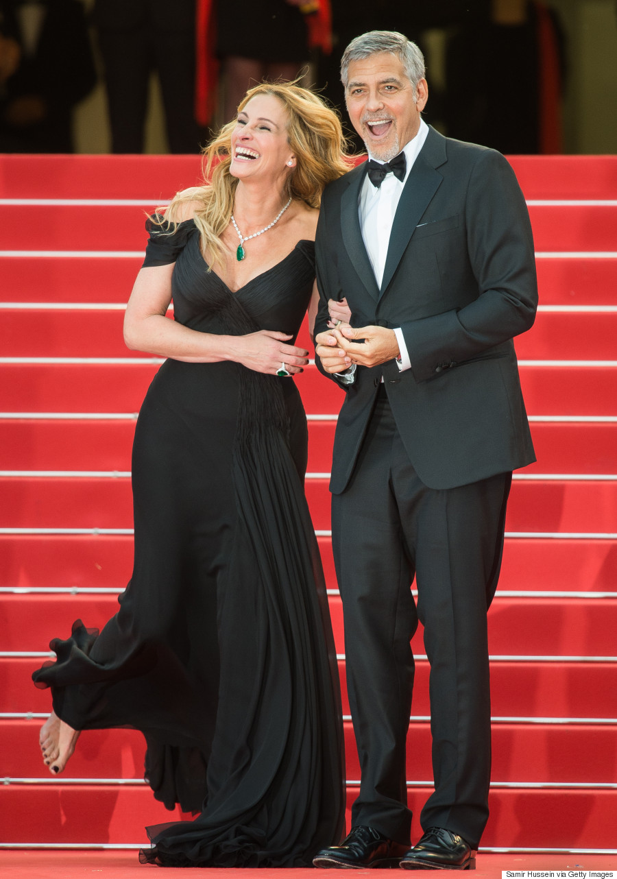 Julia Roberts Goes Barefoot On The Cannes Film Festival Red Carpet ...