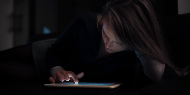 Eine junge Frau aus Großbritannien wurde von ihrem Sex-Peiniger auf Facebook kontaktiert - sie meldete es sofort der Polizei (Symbolbild)
