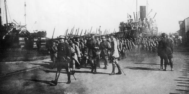 LEBANON - JANUARY 01: French soldiers entering in Beyruth, Lebanon. Just after the First World War the Ottoman Empire, allied of the Germans, were disolved. Besides, following the 1916 Sykes-Picot agreement, Lebanon were placed under French mandate by the League of Nations in 1920. It created the 'Great Lebanon' the same year (corresponding to the actual borders of the country). (Photo by Keystone-France/Gamma-Keystone via Getty Images)