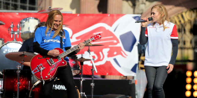 Ein Auftritt der Band Silly bei der Aufstiegsfeier des RB Leipzig endet im Eklat