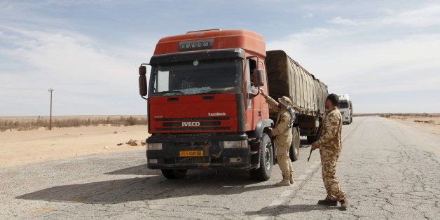 Libyan soldiers man a checkpoint in Wadi Bey, west of the Islamic State-held city of Sirte, February 23, 2016. REUTERS/Ismail Zitouny