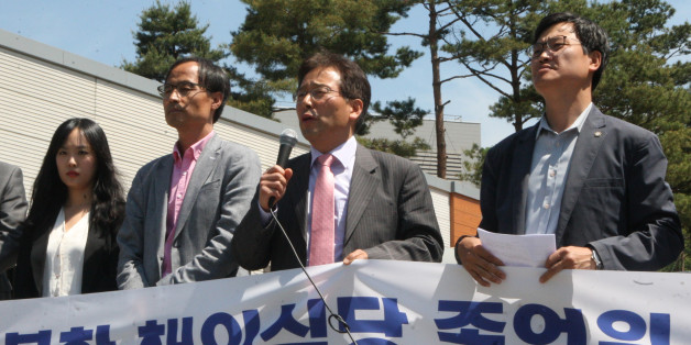 민변이 5월 16일 경기 시흥 북한이탈주민보호센터에서 기자회견을 열고 4월 7일 집단입국한 북한 종업원들에 대한 접견 허용을 요구했다.