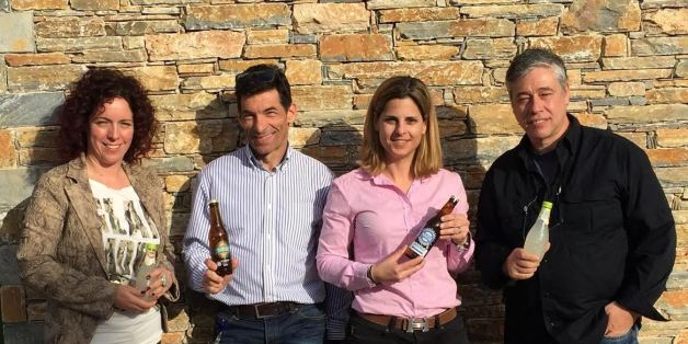Aπό αριστερά: </strong>Γεωργία Βλάχου (Εμπορική Διευθύντρια ΝΗΣΟΣ), Μιχάλης Τσαούτος (Γεν. Διευθυντής ΕΨΑ), Πένυ Τσαούτου (Διευθύνουσα Σύμβουλος ΕΨΑ), Αλέξανδρος Κουρής (ιδιοκτήτης ΝΗΣΟΣ).</em>