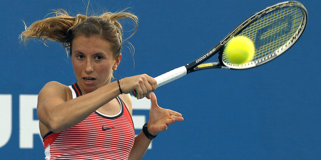 Annika Beck schlägt am Dienstag bei dem Tennis-Turnier in Nürnberg gegen Nicole Gibbs (USA) auf