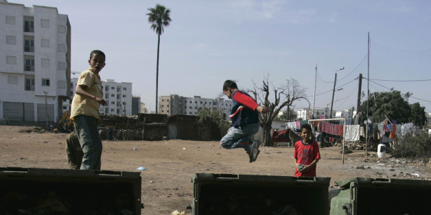 Des enfants qui jouent à Sidi Moumen, à Casablanca en 2009.