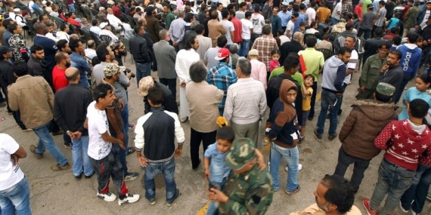 Manifestation à Benghazi pour réclamer une opération militaire pour reprendre la ville de Syrte au groupe EI, sans aide étrangère, le 6 mai 2016