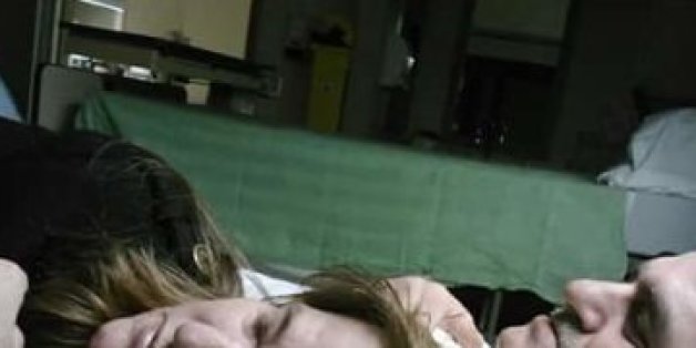 Dieses Bild eines Ehepaars zeigt, dass Liebe stärker als der Tod ist