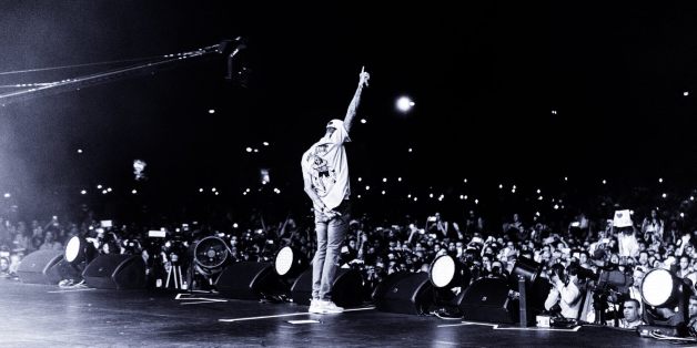 Chris Brown met le feu sur la scène de l'OLM