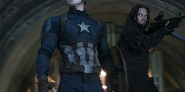 Captain America (Chris Evans, li. - hier in einer Szene aus "The First Avenger: Civil War") soll schwul werden - das wollen jedenfalls die Fans