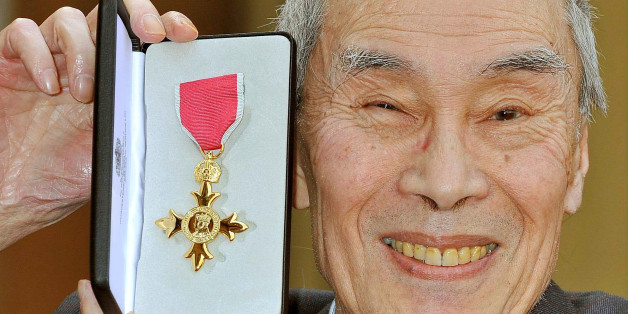 Der britische Schauspieler Burt Kwouk hat den Orden des Britishen Empires im Jahr 2011 erhalten. Am 25. Mai 2016 ist er verstorben