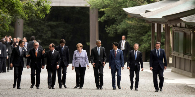 From L-R, Italian Prime Minister Matteo Renzi, European Commission President Jean-Claude Juncker, French President Francois Hollande, Canadian Prime Minister Justin Trudeau, German Chancellor Angela Merkel, U.S. President Barack Obama, Japanese Prime Minister Shinzo Abe, European Council President Donald Tusk, and British Prime Minister David Cameron visit Ise Grand Shrine in Ise, Mie prefecture, Japan, May 26, 2016, ahead of the first session of the G7 summit meetings. REUTERS/Nicolas Datiche/Pool