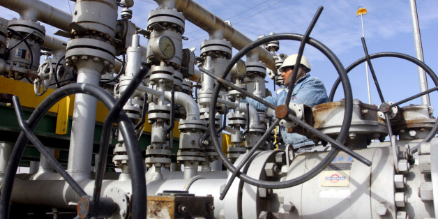 A worker checks the valves at Al-Sheiba oil refinery in the southern Iraq city of Basra, January 26, 2016. REUTERS/Essam Al-Sudani/File Photo