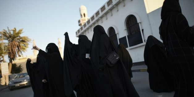 Des femmes manifestent dans le village de Daih, au Bahreïn, le 4 janvier 2016, après l'exécution du dignitaire et opposant chiite Nimr al-Nimr par les autorités saoudiennes