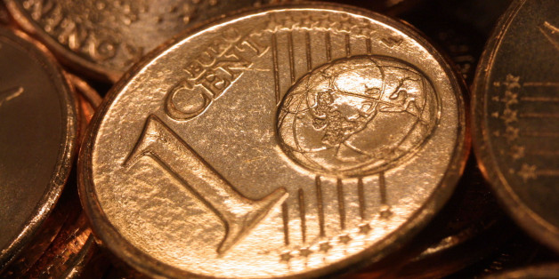 393785 06: (HOLLAND OUT) One Euro cent coins are readied for distribution August 28, 2001 in the Netherlands Bank depot in Lelystad, Holland. The first of some 2.8 billion Dutch coins will be handed out to Dutch banks September 3, 2001. American Economist and Nobel Price winner Milton Friedman is very pessimistic about the Euro currency and has warned that an economic down turn in one country will result in problems in other European nations. (Photo by Michel Porro/Getty Images)