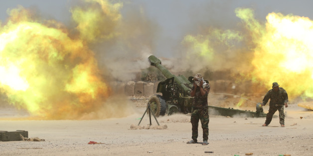Shi'ite fighters fire artillery during clashes with Islamic State militants near Falluja, Iraq, May 29, 2016. REUTERS/Alaa Al-Marjani