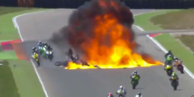 Spectaculaire accident lors d'un grand prix de moto 2 à Aragon, en Espagne (VIDÉO)
