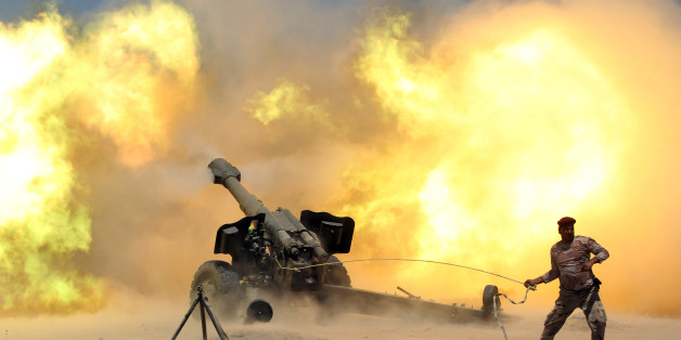 A member of the Iraqi security forces fires artillery during clashes with Islamic State militants near Falluja, Iraq, May 29, 2016. REUTERS/Alaa Al-Marjani TPX IMAGES OF THE DAY