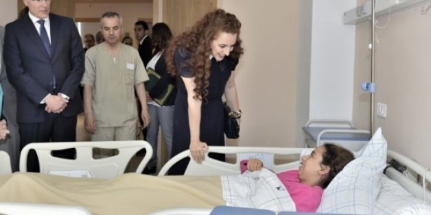 Lalla Salma au centre Sheikha Fatma