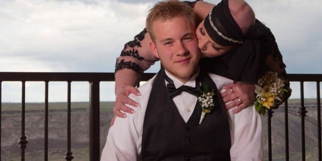 Sie wird seine Hochzeit nicht mehr erleben - so tut ihr Sohn DAS für sie