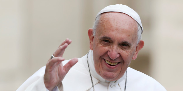 Pope Francis waves as he arrives to lead a weekly audience in Saint Peter's Square at the Vatican June 1, 2016. REUTERS/Alessandro Bianchi
