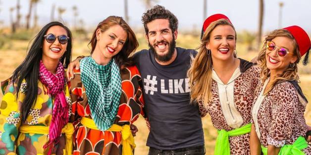 Amir Rouani avec les danseuses du clip Lm3allem
