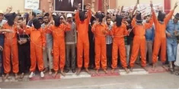 A Inezgane, des manifestants enfilent la combinaison des prisonniers de Guantanamo