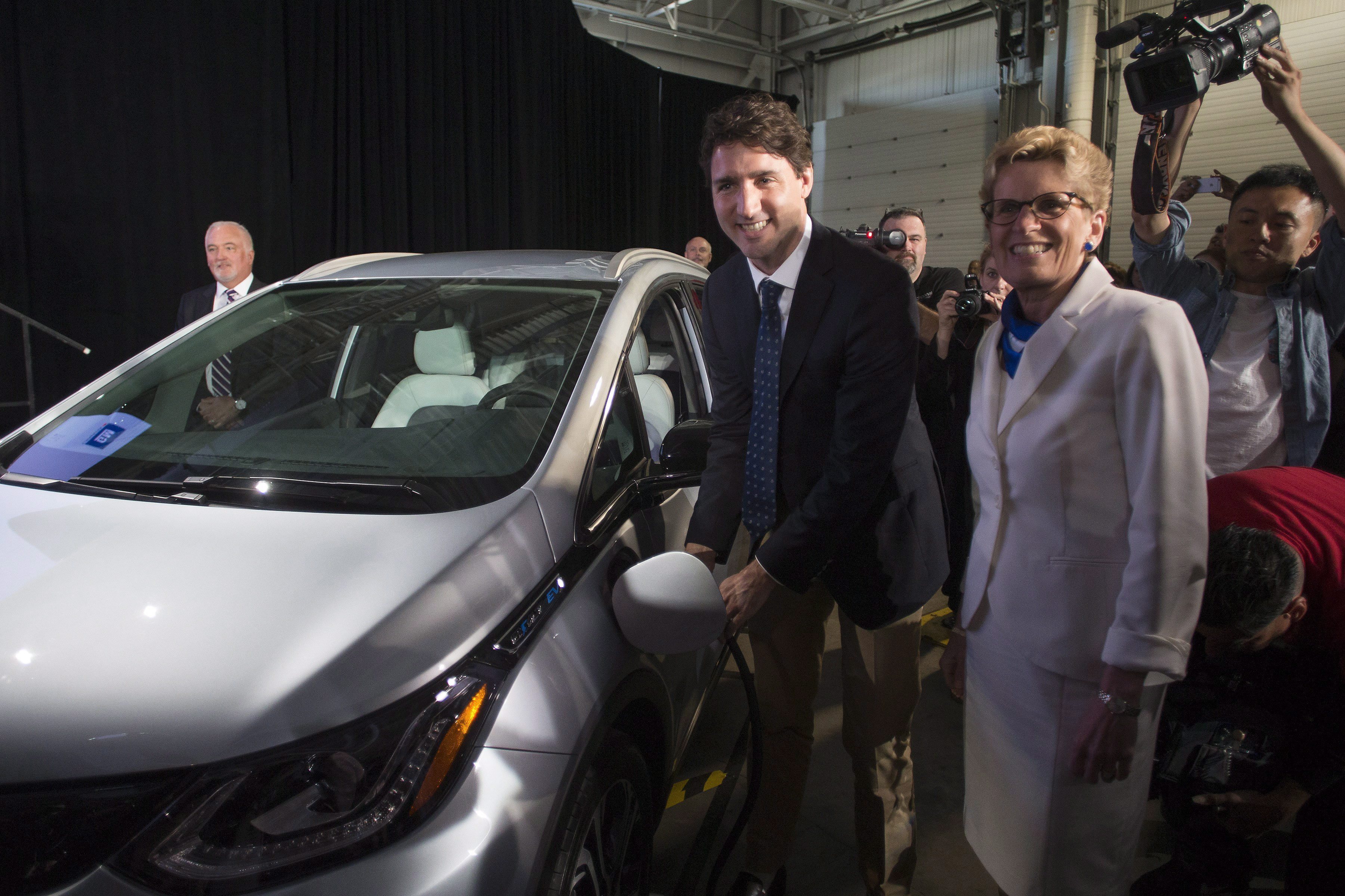 justin trudeau kathleen wynne general motors