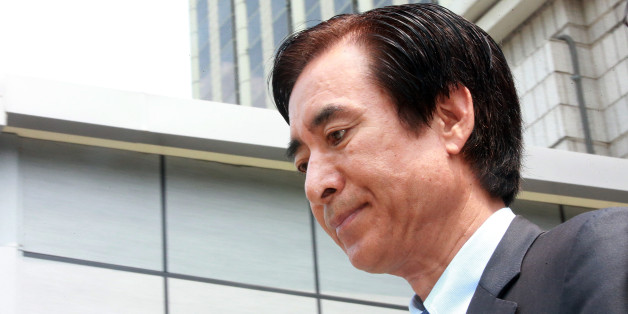 가습기 살균제 사망 사건과 관련해 구속영장이 청구된 노병용 롯데물산 대표가 10일 오후 영장실질심사를 마치고 서초구 서울중앙지법을 나서고 있다.